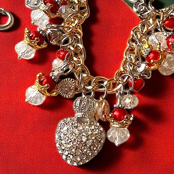 Elegant Gold and Red toned Queen of Hearts Charm Necklace - Picture 5 of 17